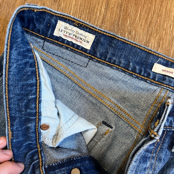 NWOT Levi's Blue Straight Raw Hem Button Fly Wedgie Straight Leg Jeans - Picture 5 of 10